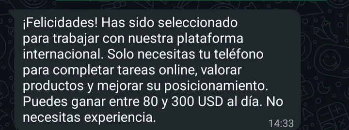 Mensaje de WhatsApp: «¡Felicidades! Has sido seleccionado para trabajar con nuestra plataforma internacional. Solo necesitas tu teléfono para completar tareas online, valorar productos y mejorar su posicionamiento. Puedes ganar entre 80 y 300 USD al día. No necesitas experiencia.»